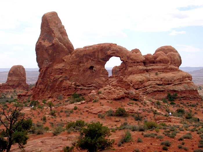 Big Arch, Side