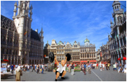 :PeteDoesMusclesInBrussels
                      2009:PWIetGrandPlace.jpg